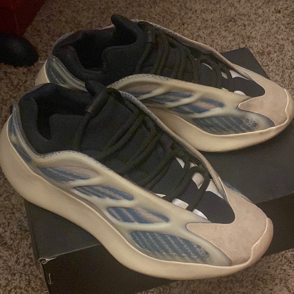 Yeezy adidas shoes worn a couple times